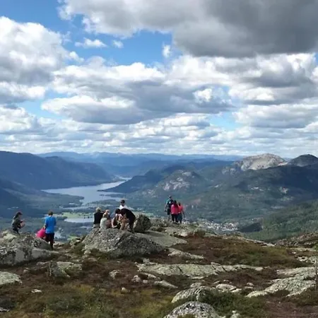 Modern Lakehouse With Jacuzzi & Sauna, Near Golf And Alpine Feriehus Vrådal