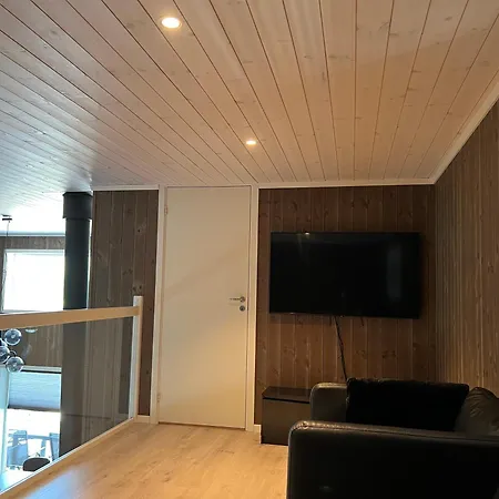 Modern Lakehouse With Jacuzzi & Sauna, Near Golf And Alpine