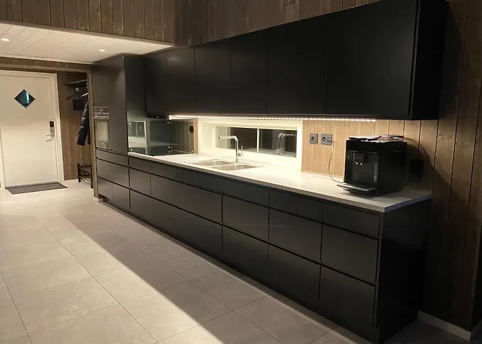 Modern Lakehouse With Jacuzzi & Sauna, Near Golf And Alpine וראדל