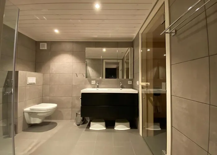 Modern Lakehouse With Jacuzzi & Sauna, Near Golf And Alpine * וראדל