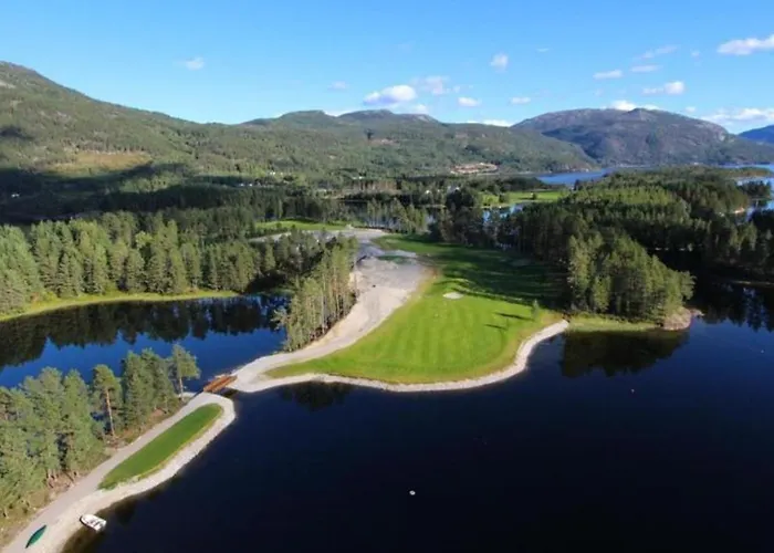 Modern Lakehouse With Jacuzzi & Sauna, Near Golf And Alpine Feriehus *