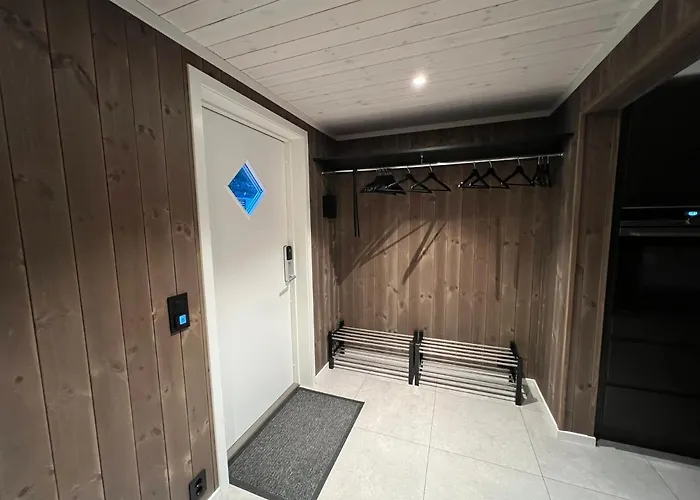 Modern Lakehouse With Jacuzzi & Sauna, Near Golf And Alpine Feriehus *