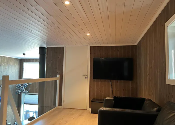 Modern Lakehouse With Jacuzzi & Sauna, Near Golf And Alpine