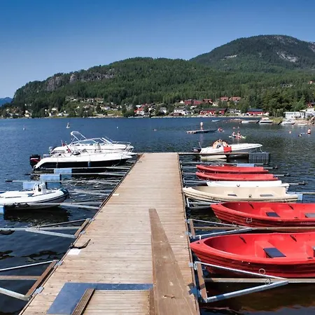 Сasa de vacaciones Modern Lakehouse With Jacuzzi & Sauna, Near Golf And Alpine Vradal