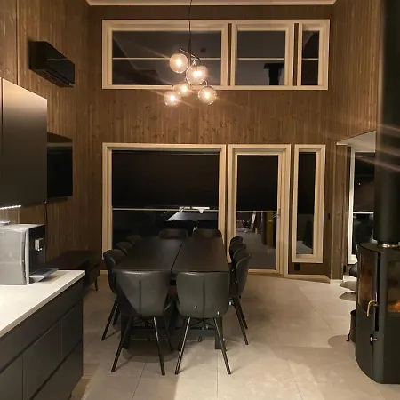 Modern Lakehouse With Jacuzzi & Sauna, Near Golf And Alpine Сasa de vacaciones