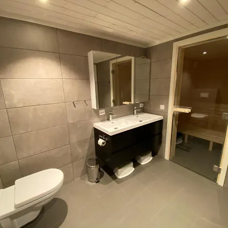 Modern Lakehouse With Jacuzzi & Sauna, Near Golf And Alpine Сasa de vacaciones Vradal