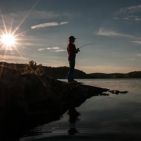 Сasa de vacaciones Modern Lakehouse With Jacuzzi & Sauna, Near Golf And Alpine