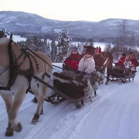 Modern Lakehouse With Jacuzzi & Sauna, Near Golf And Alpine Сasa de vacaciones
