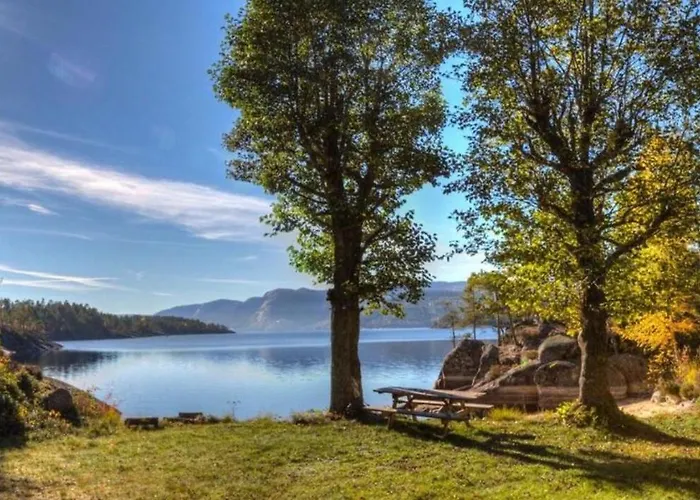 Modern Lakehouse With Jacuzzi & Sauna, Near Golf And Alpine