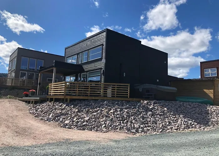 Modern Lakehouse With Jacuzzi & Sauna, Near Golf And Alpine